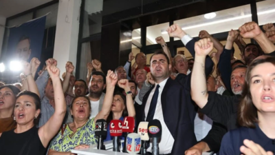 CHP İzmir'de kriz büyüyor. Çağatay Güç'ten sert çıkış: “Burada yatıp
