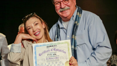 Folkart Academy’de mezuniyet heyecanı yaşandı. Sanat eğitimi alan kursiyerler sertifikalarını