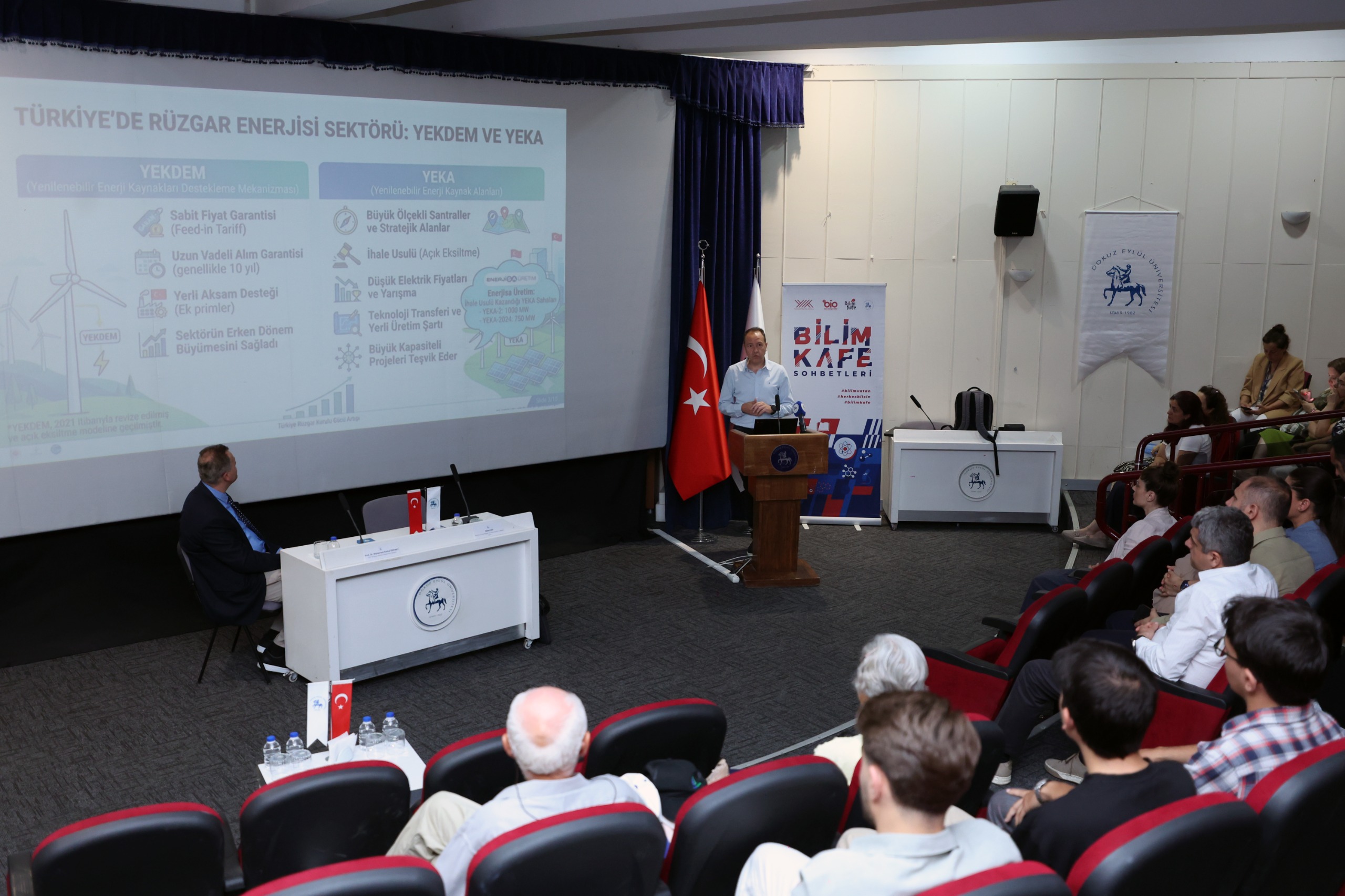 Geleceğin Meslekleri DEÜ'de konuşuldu! Enerjide yeni kariyer fırsatlarını kaçırmayın.