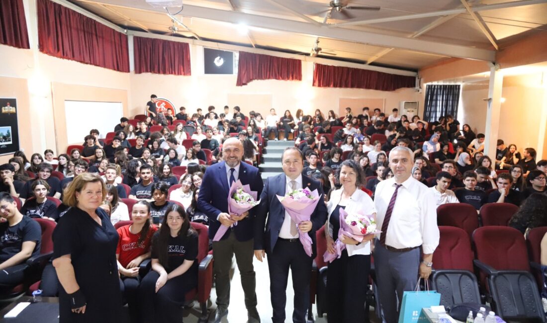 İzmir Bakırçay Üniversitesi lise öğrencileriyle buluştu. Kariyer ve tercih sürecine