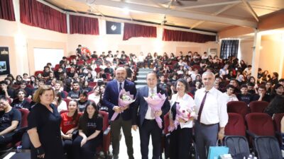 İzmir Bakırçay Üniversitesi lise öğrencileriyle buluştu. Kariyer ve tercih sürecine
