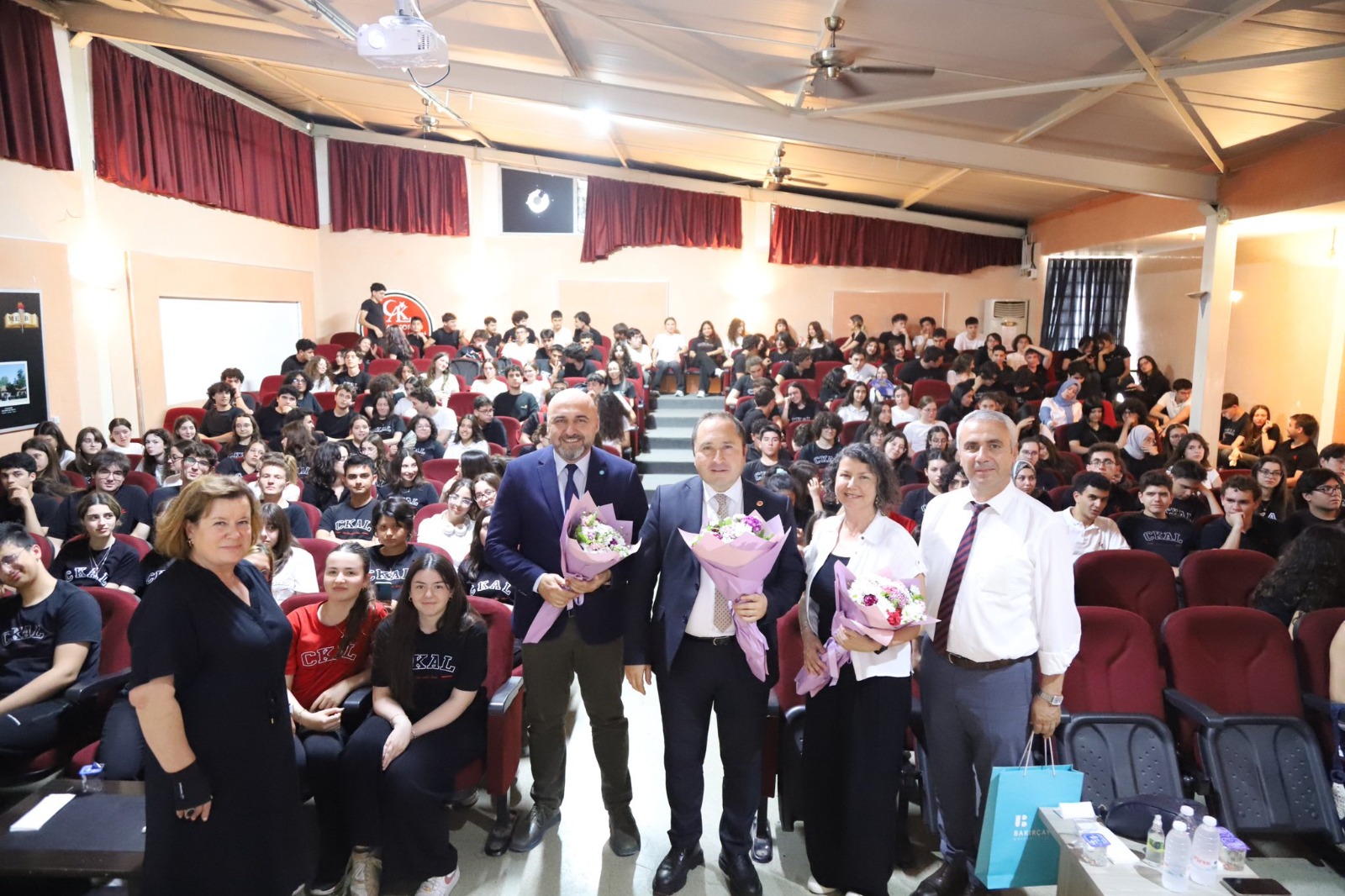 İzmir Bakırçay Üniversitesi lise öğrencileriyle buluştu. Kariyer ve tercih sürecine