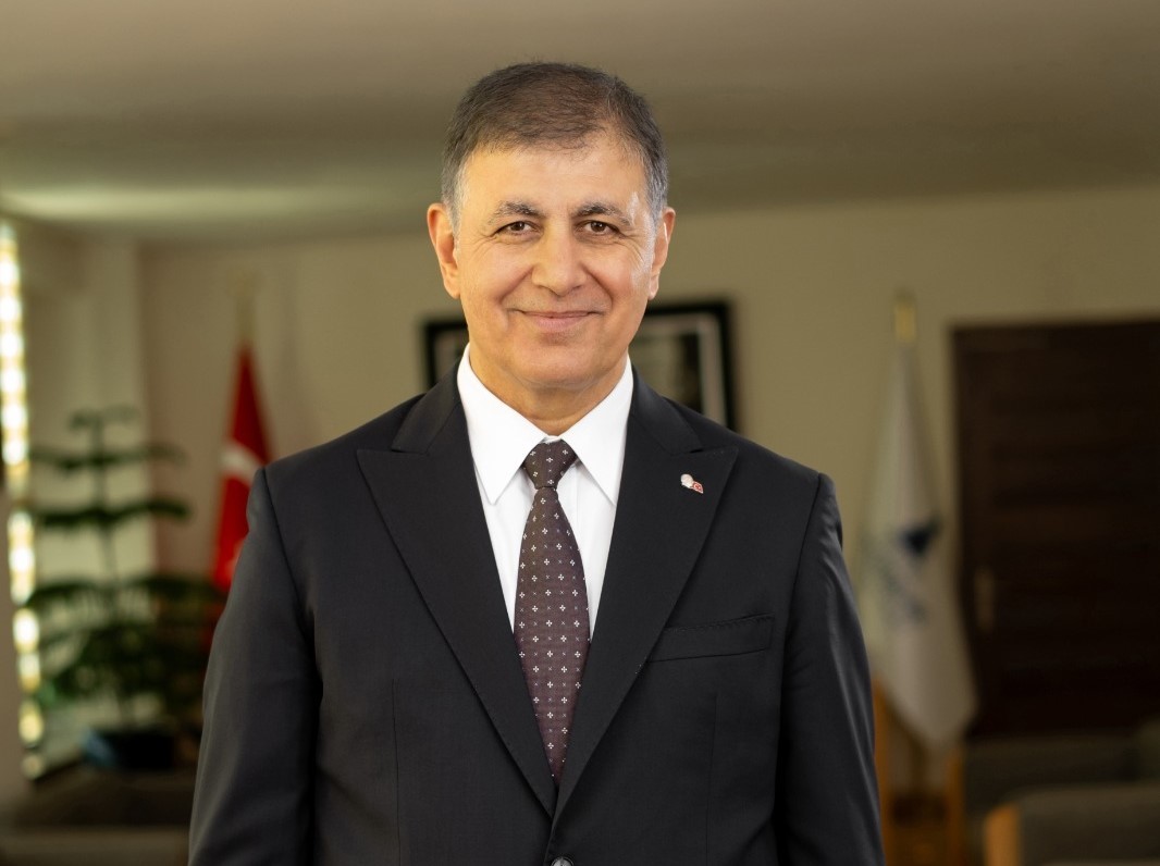 İzmir Büyükşehir Belediye Başkanı Dr. Cemil Tugay dünya devlerinin başkanı