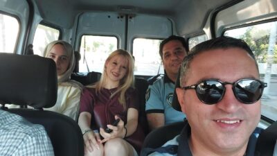 İzmir Zabıtası YKS'de 21 merkezde görev yaptı, geç kalan öğrencileri