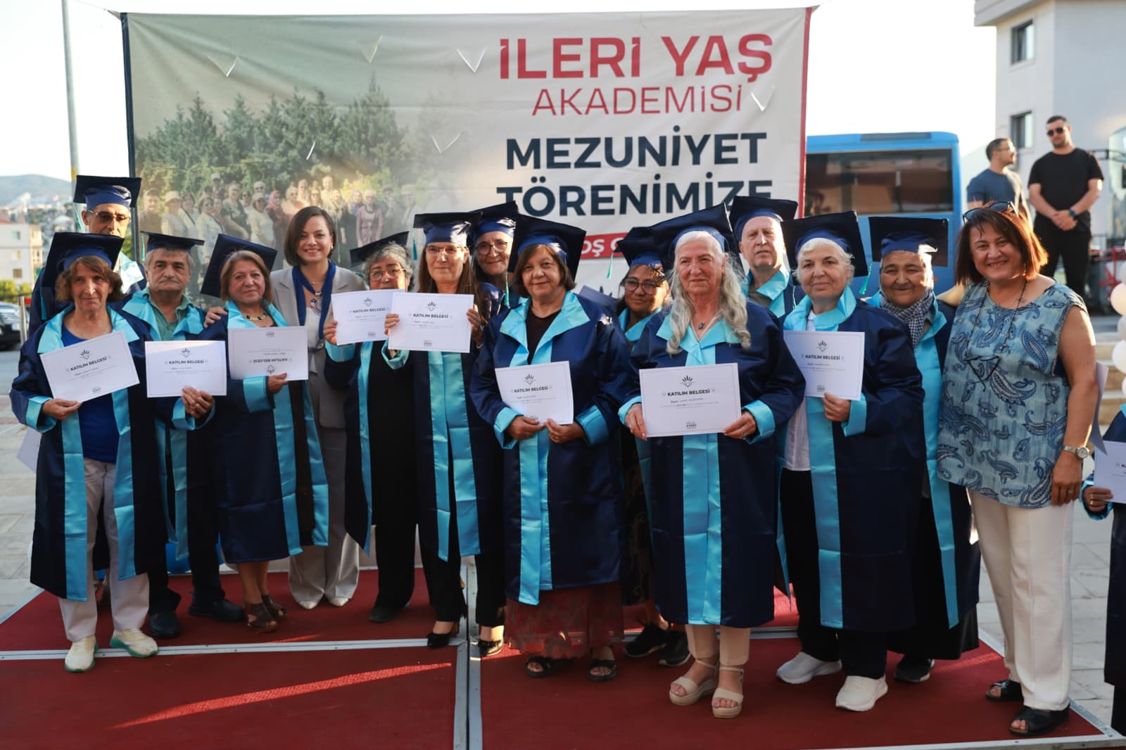İleri Yaş Akademisi'nde Duygulandıran Mezuniyet