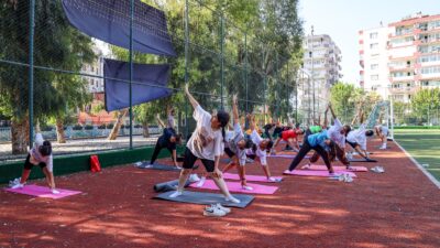 Karşıyaka Belediyesi, 29 Haziran'da ücretsiz sabah sporu etkinliklerini başlatıyor. Yoga,