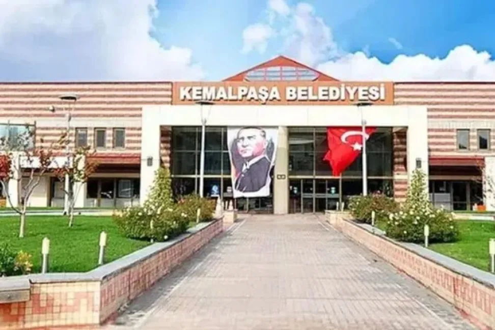 Kemalpaşa Belediyesi’nde sınavsız müdür ataması iddiası gündemde. Sayıştay boyutu dikkat
