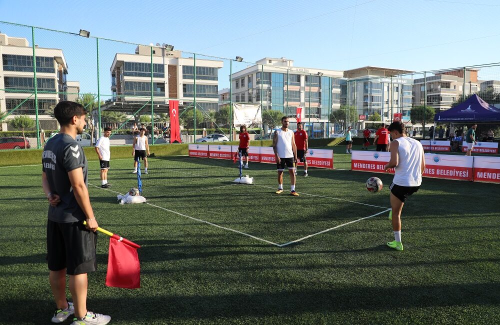 Menderes Ayak Tenisi Turnuvası tamamlandı. Şampiyonluk kupasının sahibi ve tüm