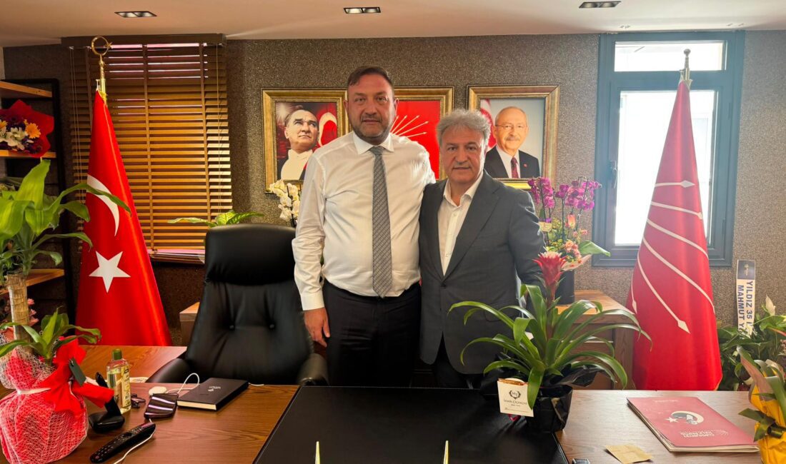 Mustafa İduğ, CHP İzmir İl Başkanı Utku Gümrükçü'yü ziyaret etti.