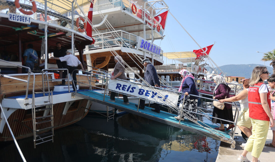 Şehit aileleri ve gaziler Muğla'nın eşsiz koylarında buluştu. Duygu dolu