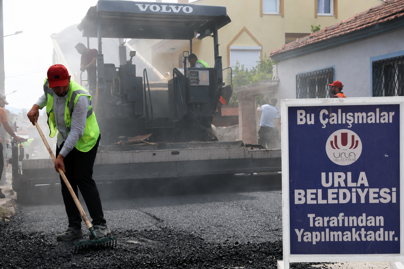 Urla’da 150 milyon liralık asfalt yatırımı başladı. Yenilenen yolların detaylarını