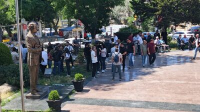 Buca Belediyesi başkan vekili seçimi öncesi belediye önünde hareketli saatler!