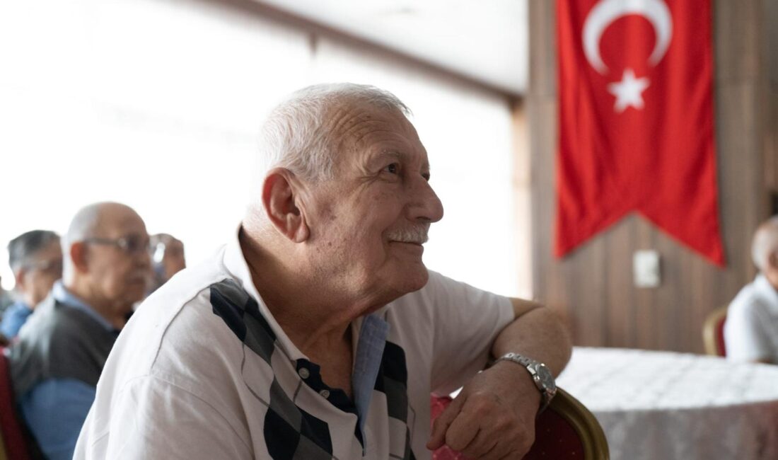 Zübeyde Hanım Huzurevi'nde Babalar Günü duygusal anlara sahne oldu. Büyüklerden