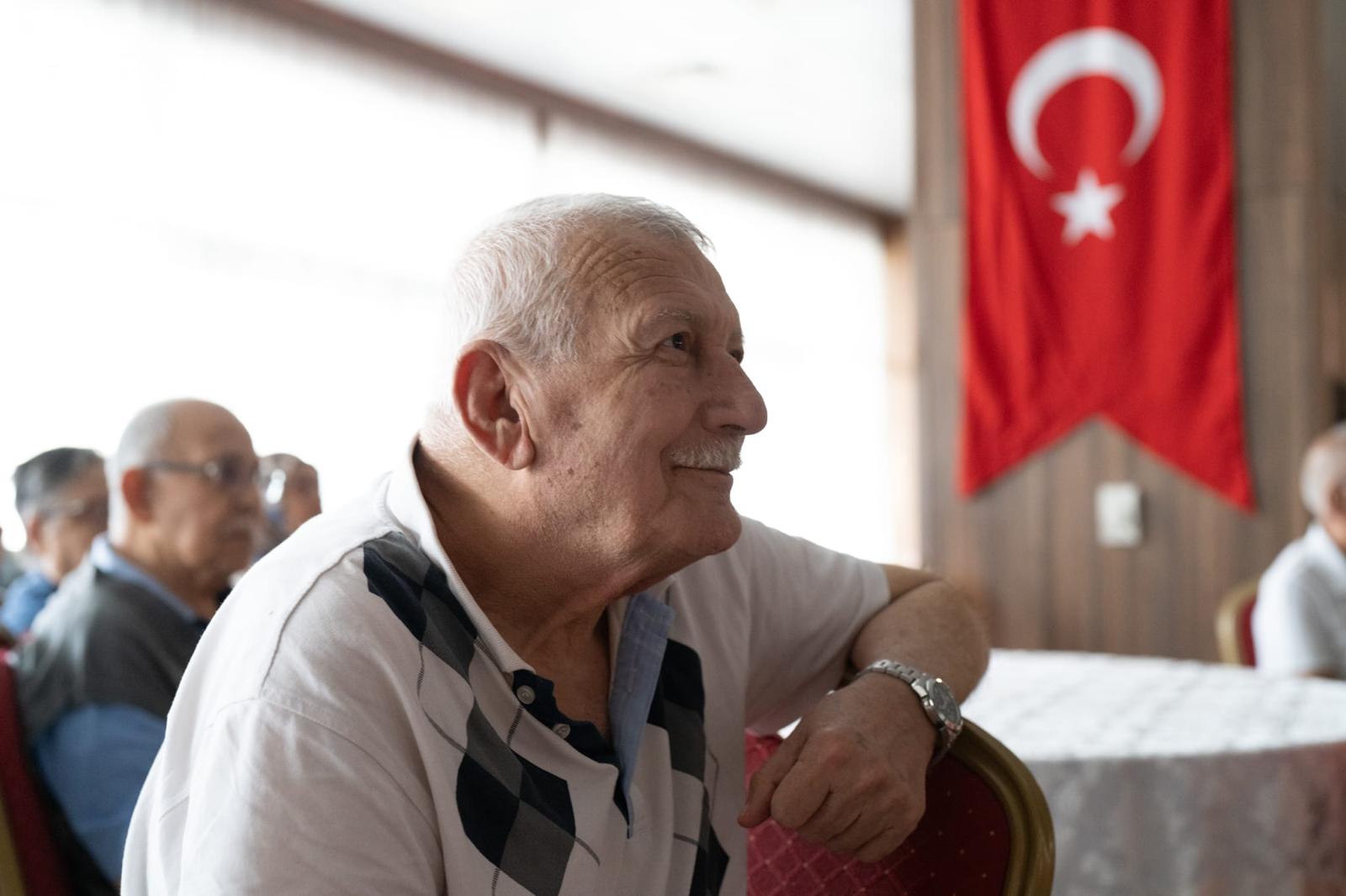 Zübeyde Hanım Huzurevi'nde Babalar Günü duygusal anlara sahne oldu. Büyüklerden