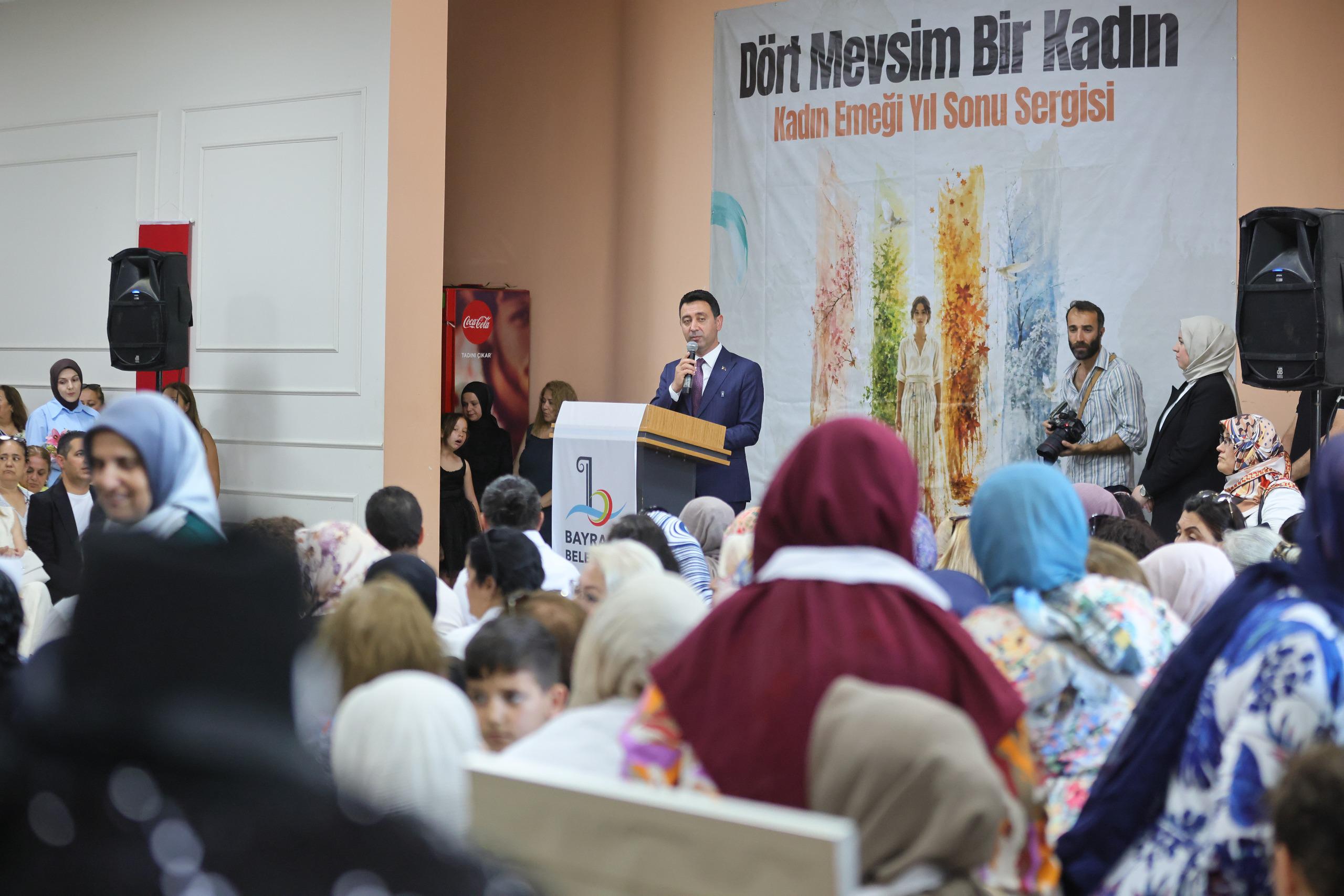 Bayraklı'da bin 50 kadının ürettiği 6 bin eser sergilendi! Başkan