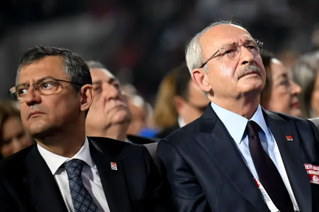 CHP'de Özgür Özel kanadı kurultay imzaları için genel merkeze 10
