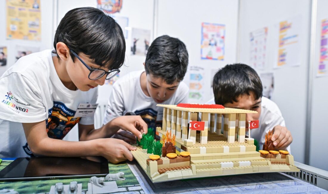 Fuar İzmir'de düzenlenen Dünya Robot Olimpiyatı Türkiye Finali'nde 254 takım