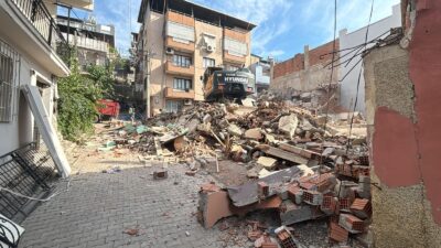 Buca Onat Tüneli'nde uzlaşı sonrası kritik yıkım tamamlandı. Sürecin tüm