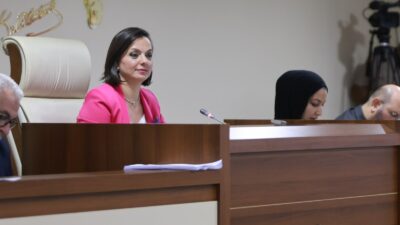 Karabağlar Belediyesi Haziran ayı meclisinde tansiyon yükseldi. Başkan Kınay, kentsel