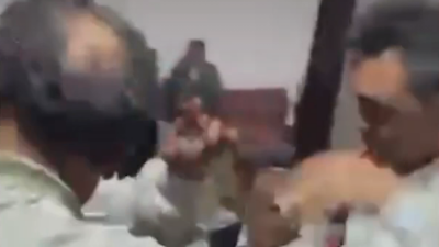 Karabük Ovacık'ta AK Partili belediye başkanı ve yöneticilerin katıldığı, silahların