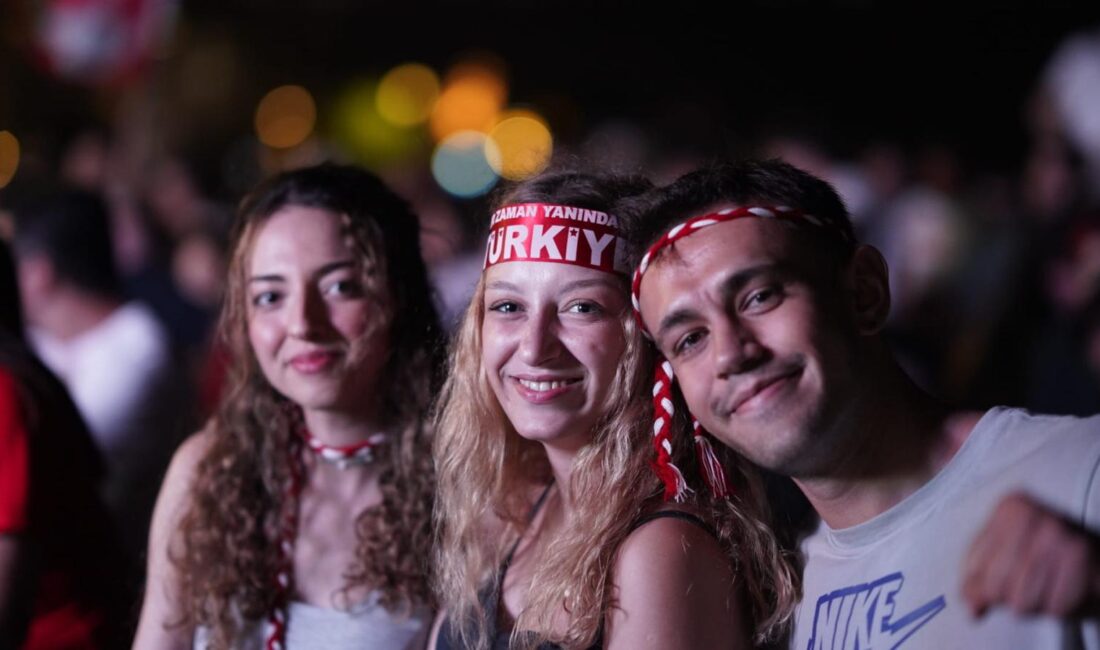 İzmir’de Dünya Kupası Heyecanı Dev Ekranlarda Yaşanacak! İşte Buluşma Noktaları 2026 Dünya Kupası coşkusu İzmir'de dev ekranlarda yaşanacak! A Milli