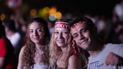 2026 Dünya Kupası coşkusu İzmir'de dev ekranlarda yaşanacak! A Milli