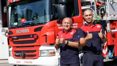 İzmir İtfaiyesi'nde baba ve oğul aynı üniformayla ateşe karşı omuz