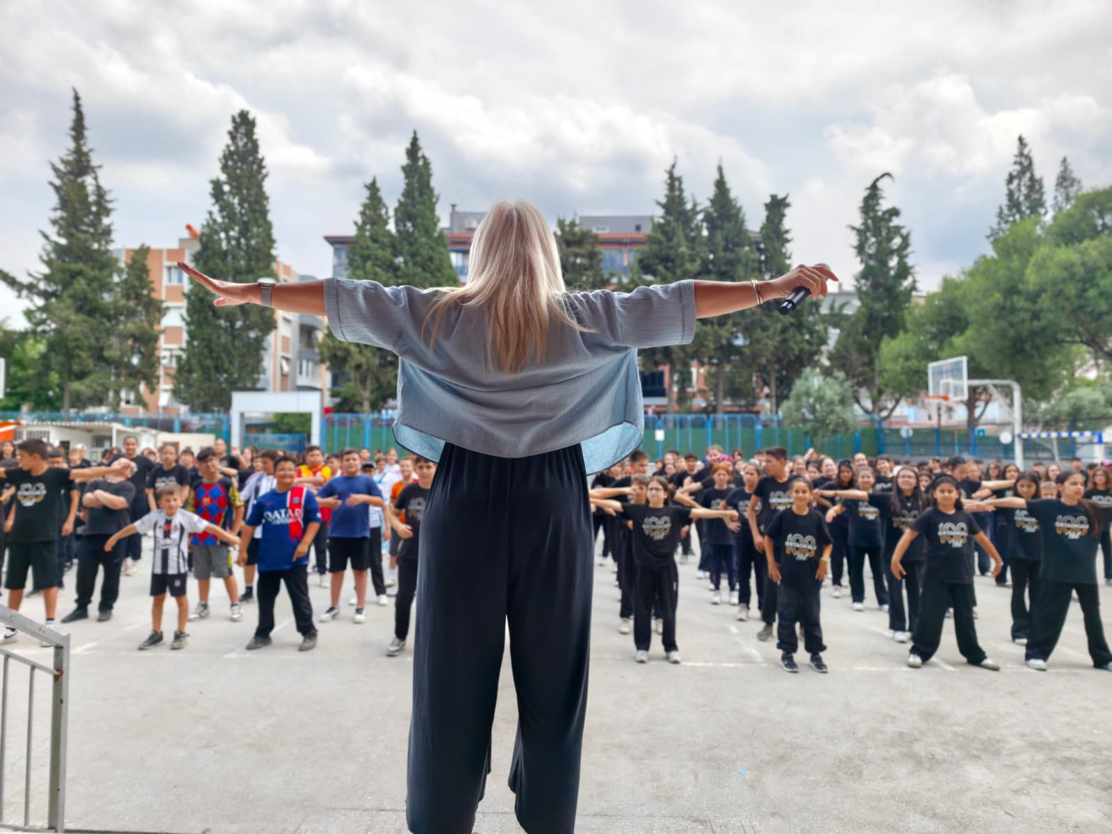 İzmir aktif yaşam eğitimi okullarda başladı; çocuklar hareketli yaşamı eğlenerek