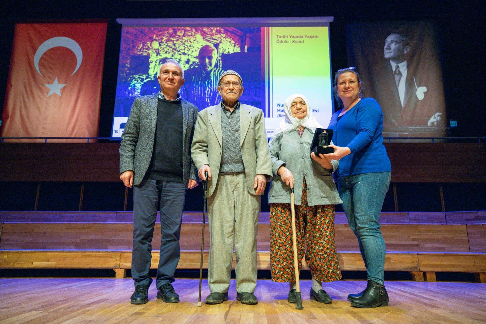 İzmir Büyükşehir Belediyesi'nin dünyaca ünlü "Tarihe Saygı Yerel Koruma Ödülleri"