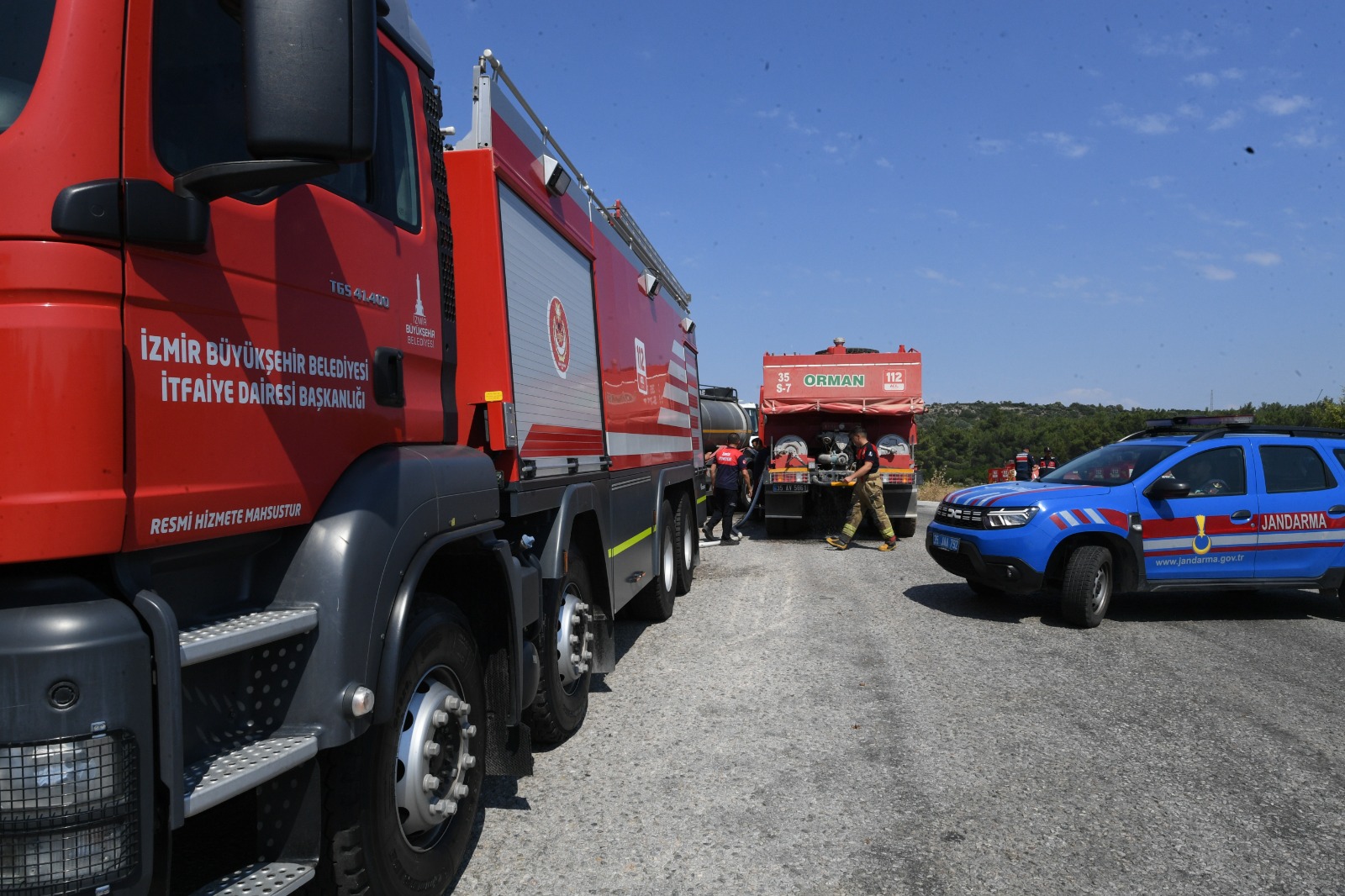 İzmir Urla yangın ekiplerini alarma geçirdi; Balıklıova'daki alevler evlere ulaşmadan