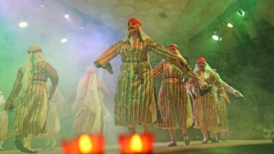 Karşıyaka Belediyesi Halk Dansları Topluluğu, 510 kursiyerin katılımıyla Anadolu'nun tüm