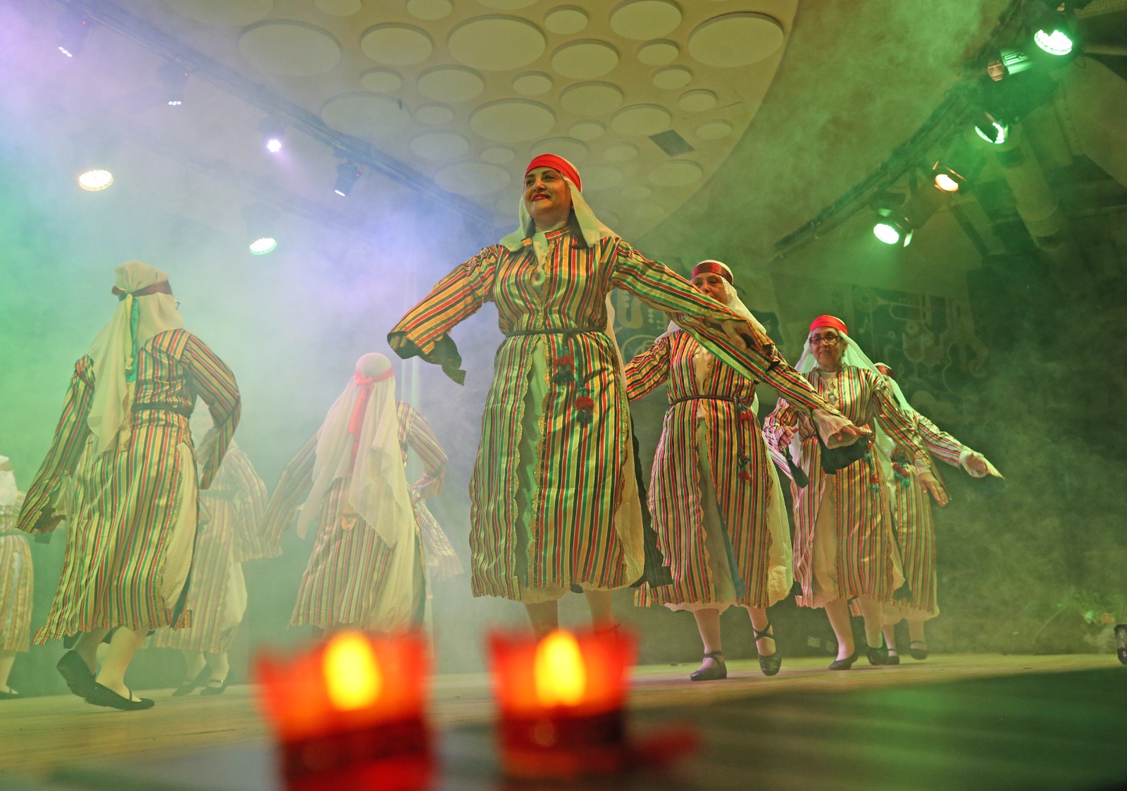 Karşıyaka Belediyesi Halk Dansları Topluluğu, 510 kursiyerin katılımıyla Anadolu'nun tüm