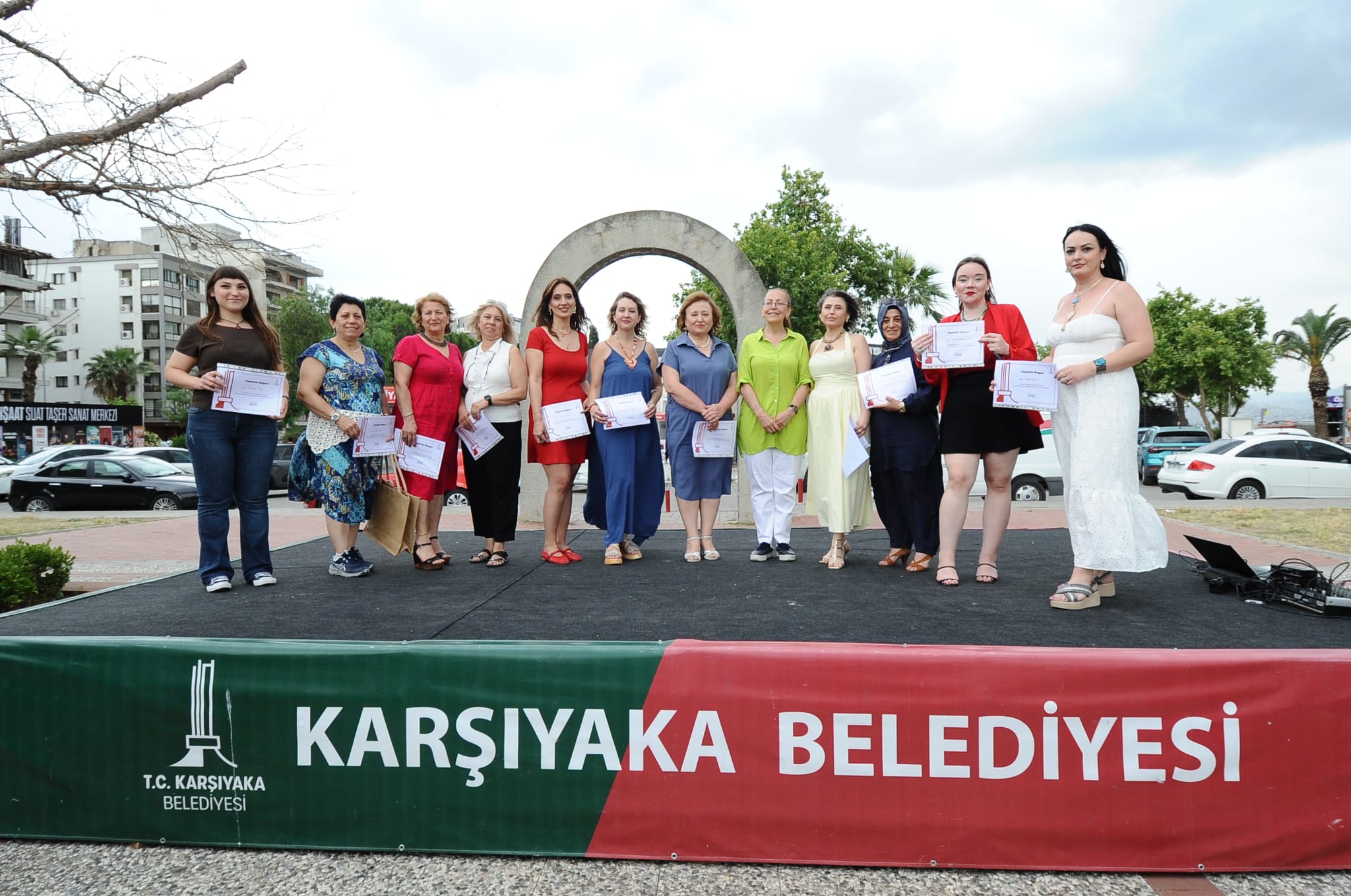 Karşıyaka kurs merkezleri yıl sonu şenliğiyle kapılarını açtı, 850 kadının