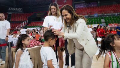 Karşıyaka kış spor okulları görkemli bir törenle kapandı, amatör kulüplere