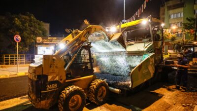 İzmir Büyükşehir Belediyesi Konak Toros Caddesi'nde dev asfalt atağı başlattı.