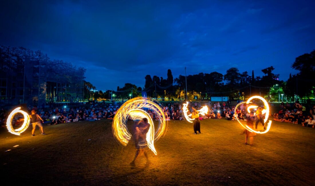 İzmir Yoga Festivali Kültürpark'ın yeni yeşil alanında yüzlerce kişinin katılımıyla