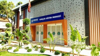 Menemen Belediyesi eğitim yatırımlarıyla dikkat çekiyor. Öğrencilere sunulan destekleri keşfedin.