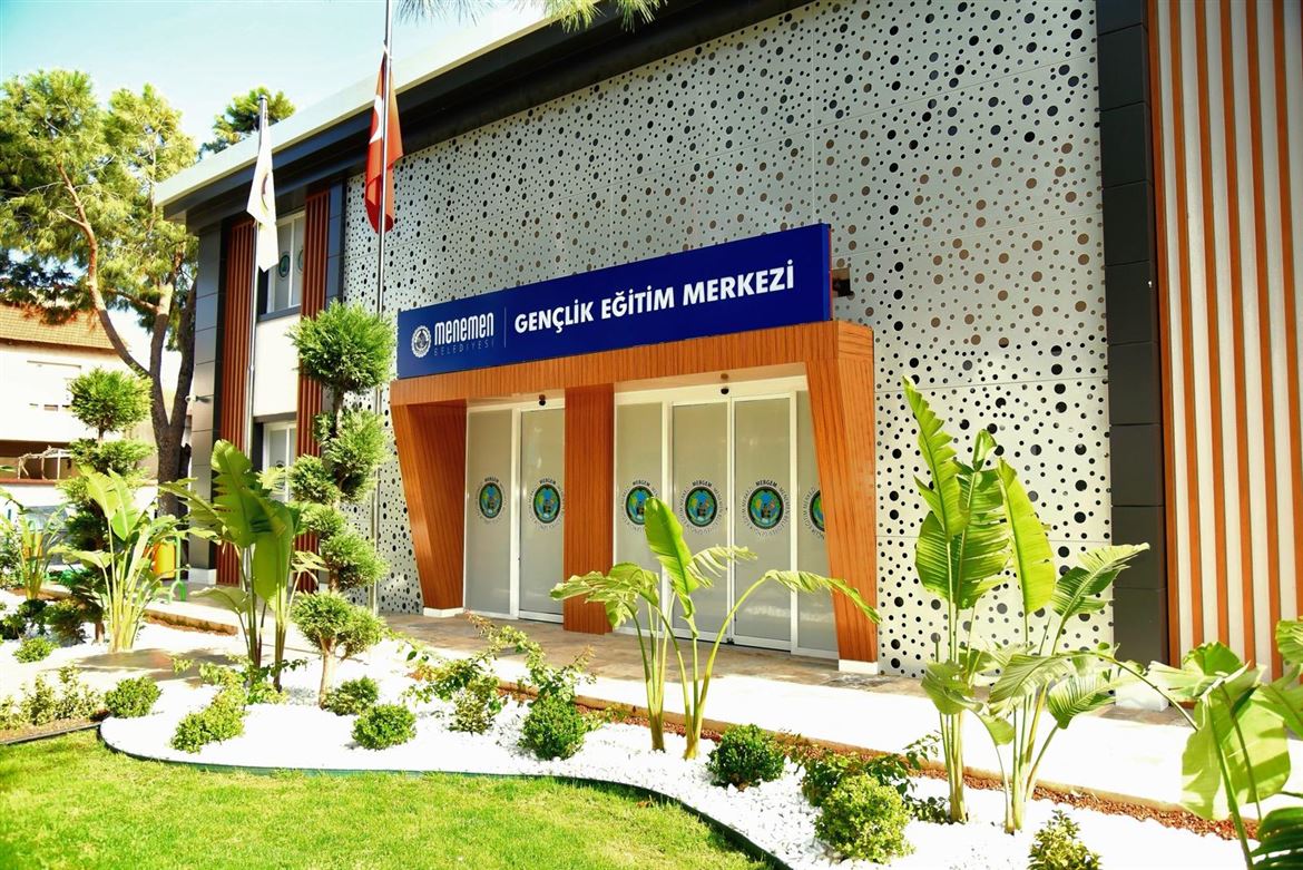Menemen Belediyesi eğitim yatırımlarıyla dikkat çekiyor. Öğrencilere sunulan destekleri keşfedin.