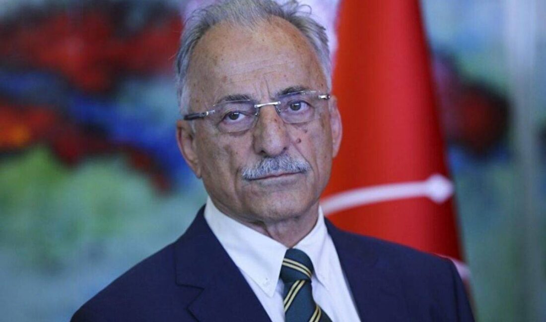 Murat Karayalçın’dan CHP’yi Sarsacak Çıkış: “Çok Büyük Bir Tuzak Kuruldu, Tek Çözüm Kurultay!” Eski Başbakan Yardımcısı Murat Karayalçın, CHP'ye büyük bir tuzak kurulduğunu