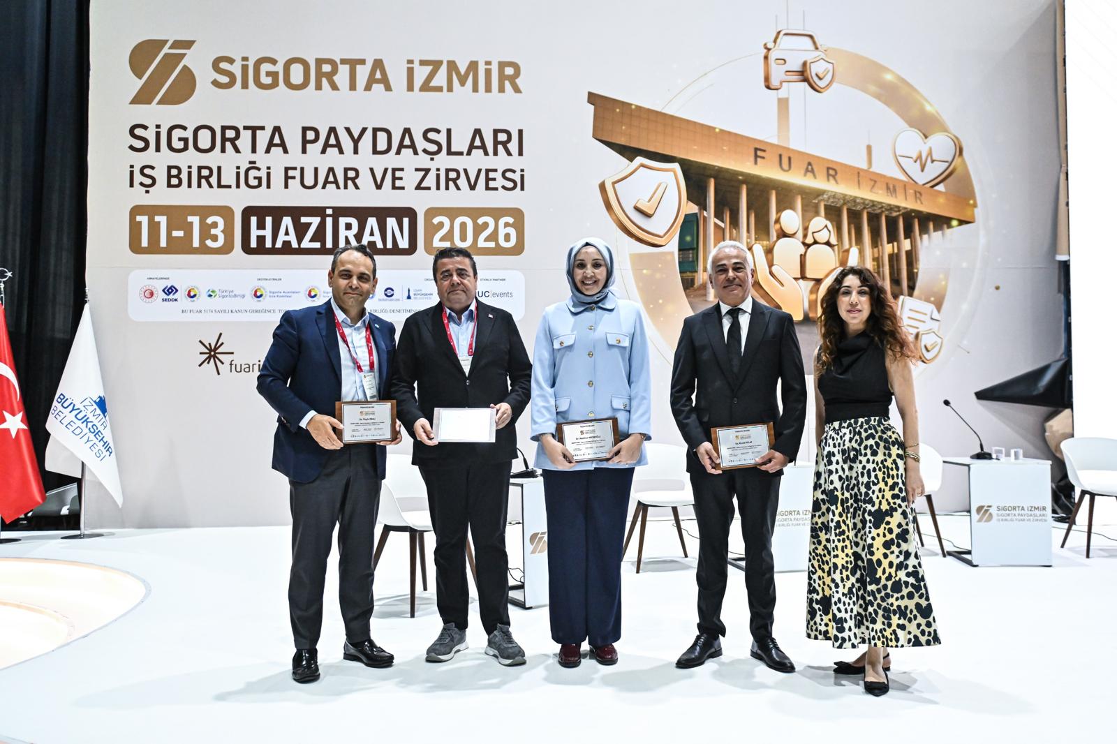 Sigorta İzmir Zirvesi'nde siber risklerden yapay zekaya geleceğin fırsatları masaya