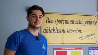 İzmir'in gururu 16 yaşındaki milli sutopçu Yetkin Nadir Esendemir, tedavi
